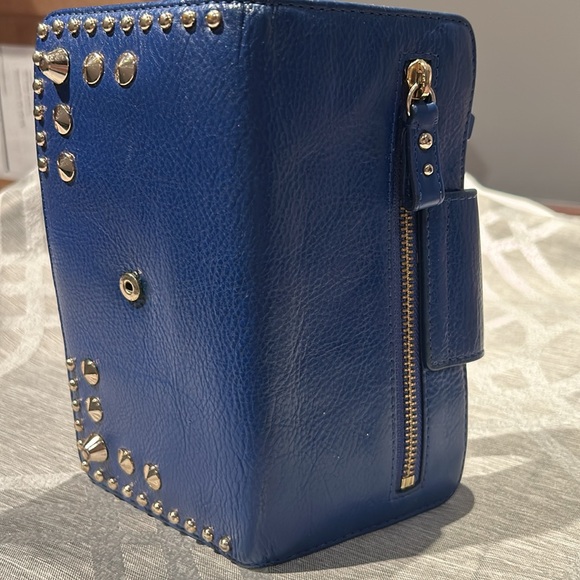 Juicy Couture Royal Blue Leather Studded Tab Clutch Wallet Crest Emblem 7.5x4” - Picture 5 of 10